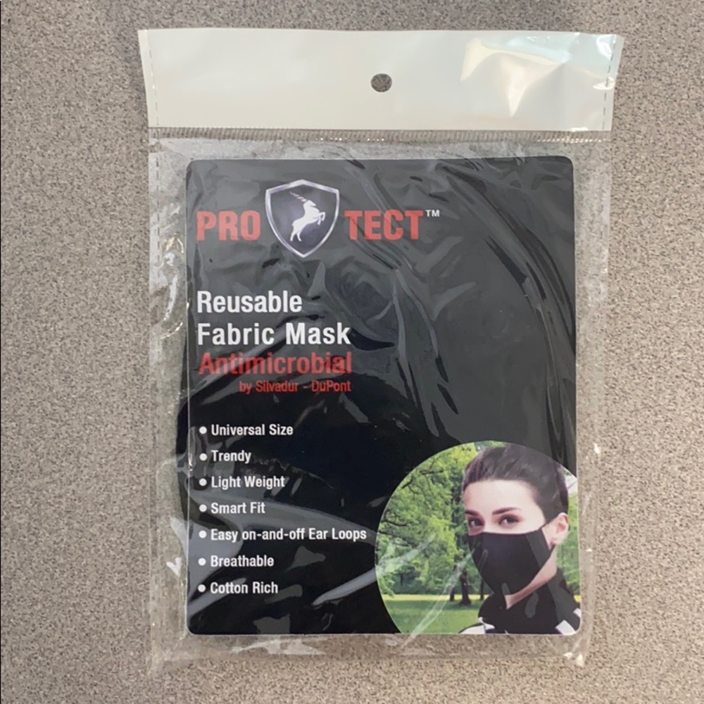 Sealed reusable face mask